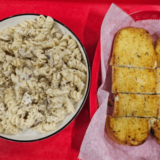 Alfredo Pasta with Garlic Bread